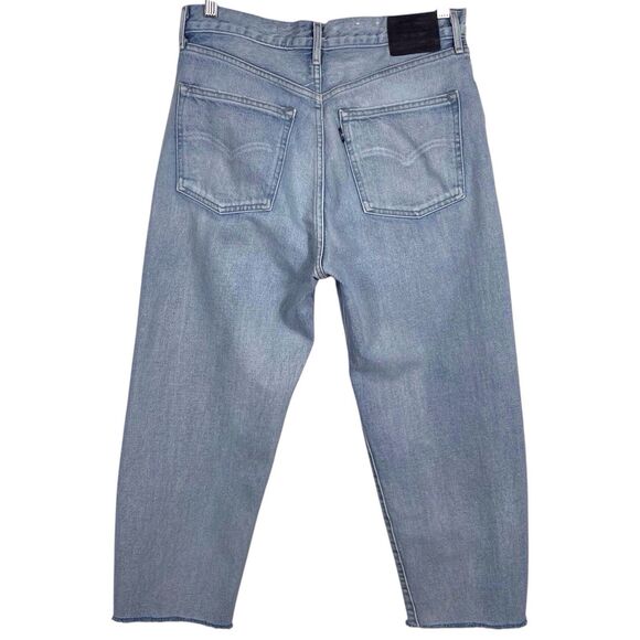 LEVI’S MADE & CRAFTED Barrel Crop Jeans Light Wash High Rise Raw Hem Size 28 - Picture 2 of 16